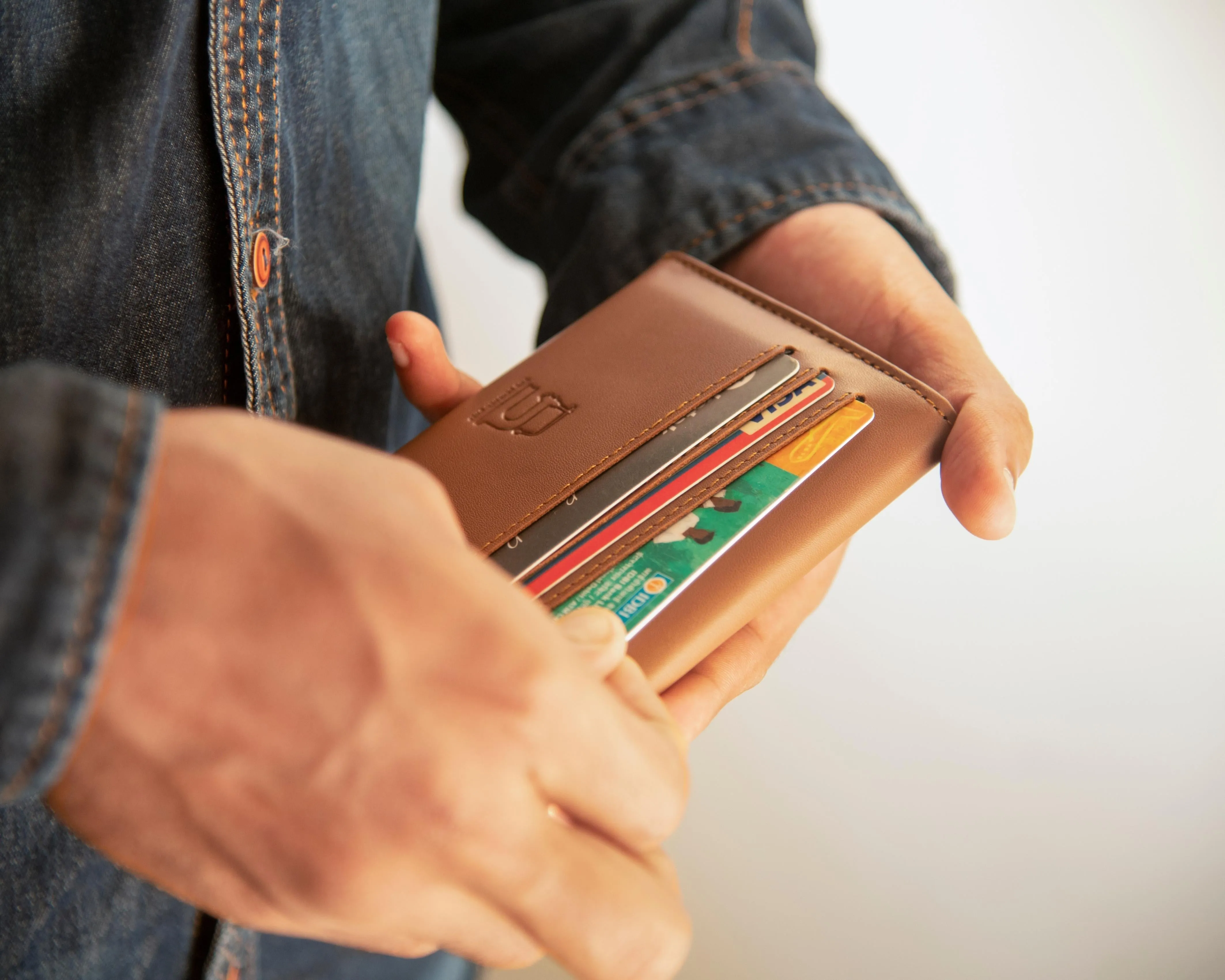 Discovery Wallet - Tan